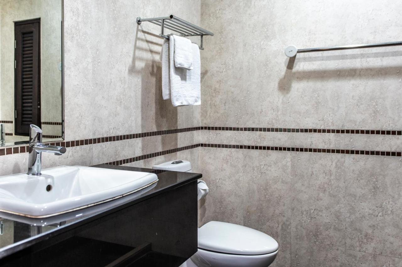 The Tepp Aparthotel Банкок Екстериор снимка
